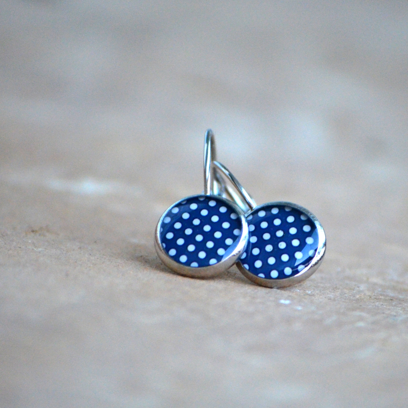 Tmavě modré puntíčky, závěsné naušničky