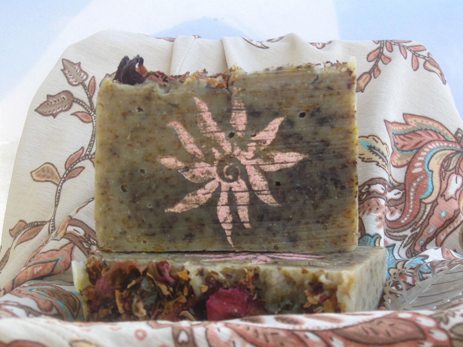 RŮŽOVÝ UBTAN – AYURVÉDSKÉ MÝDLO