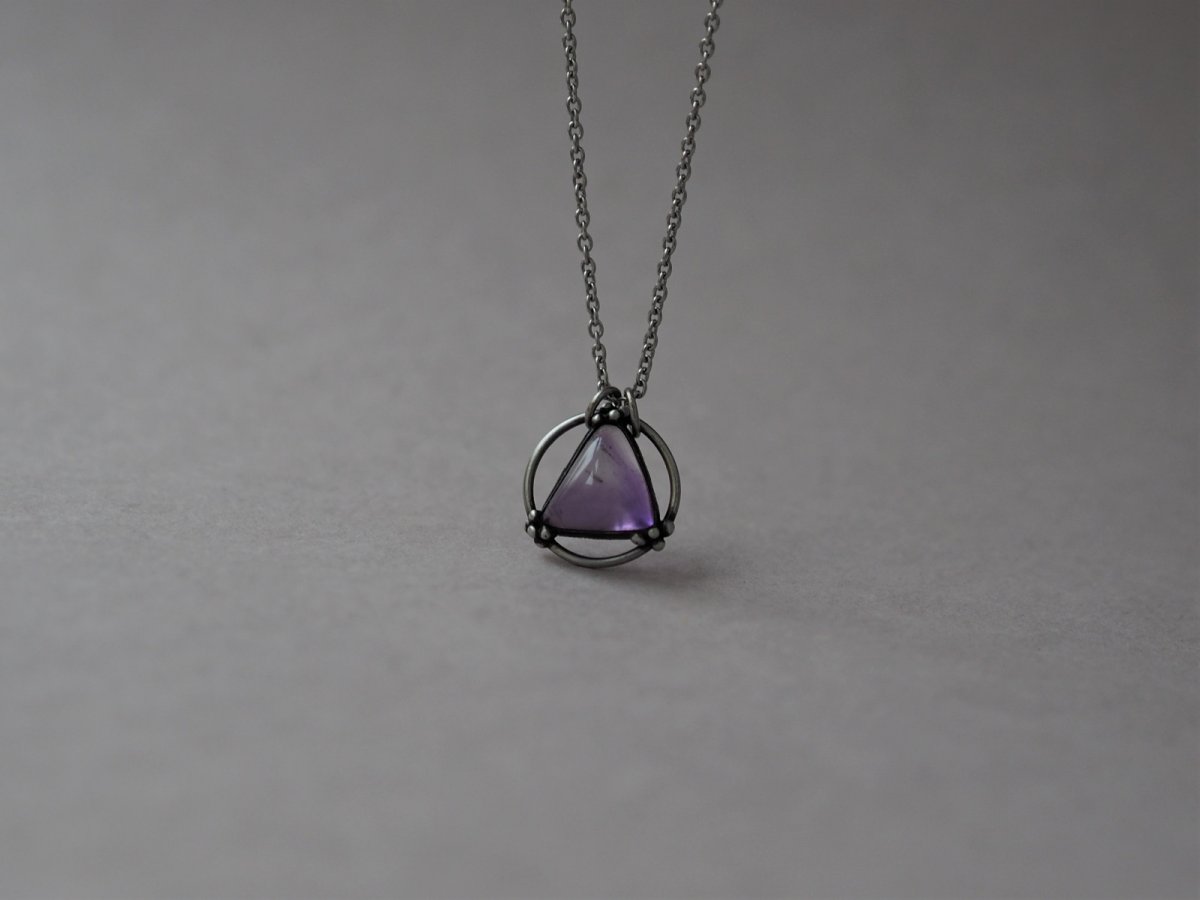 Ametyst v kruhu