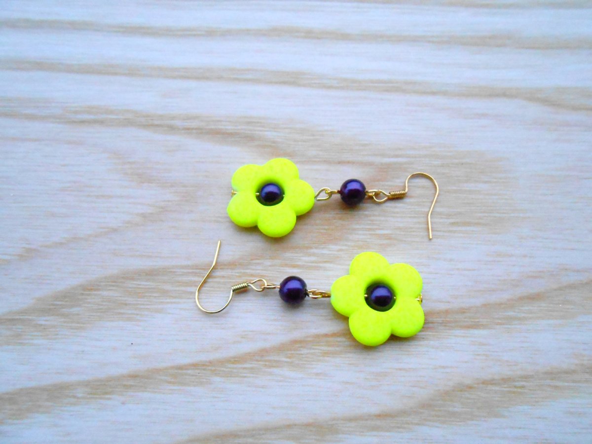 Náušnice kytičkové žlutá neon (6/16)