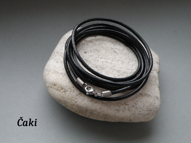 Černý kožený náramek