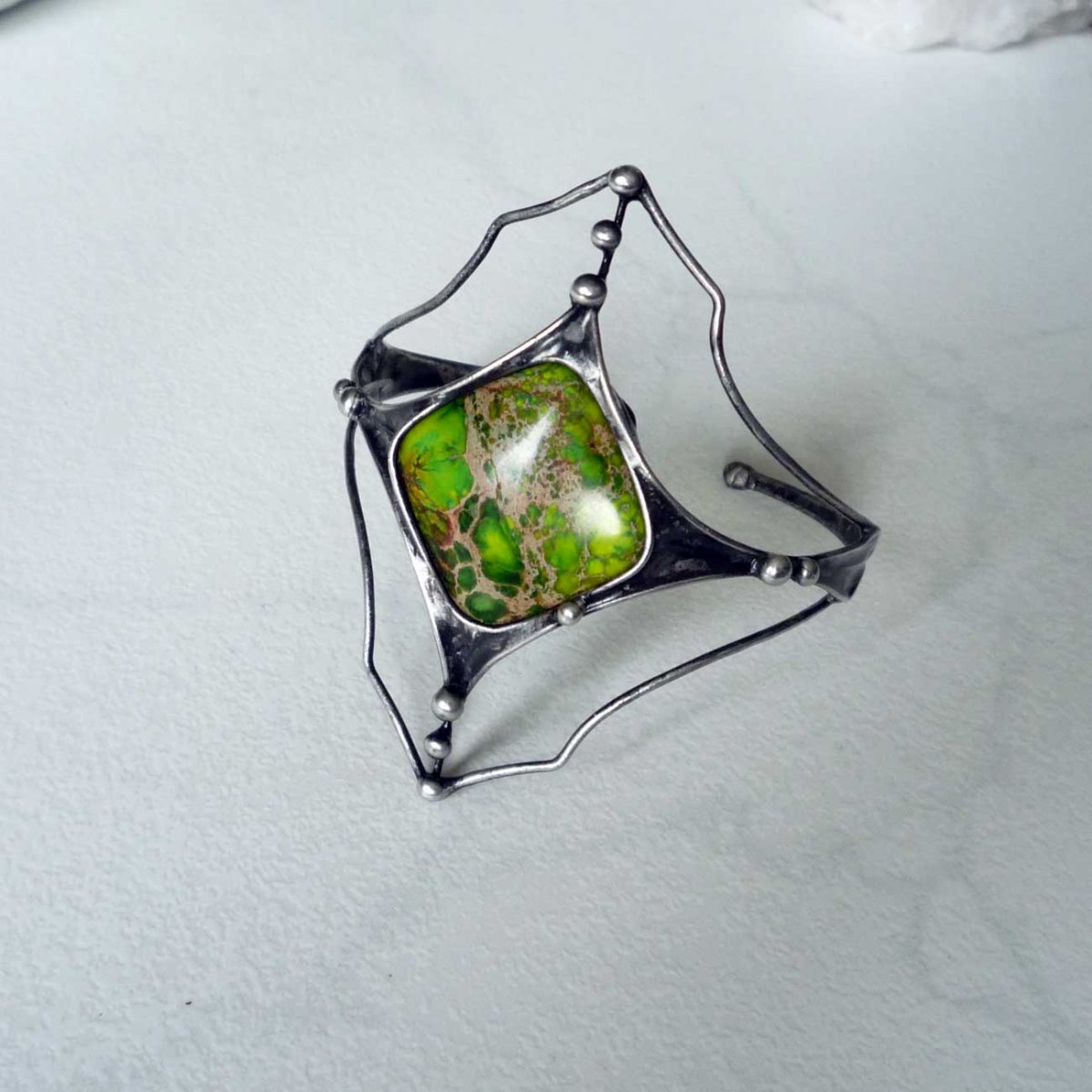 Náramek s variscitem