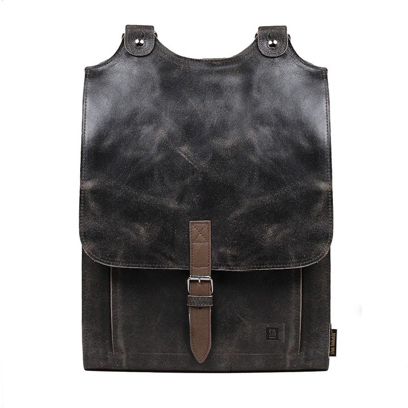 Prostorný kožený batoh šedý s hnědým řemínkem 