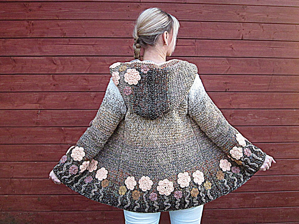 Pletený kabátek - svetr s kapucí a baretem