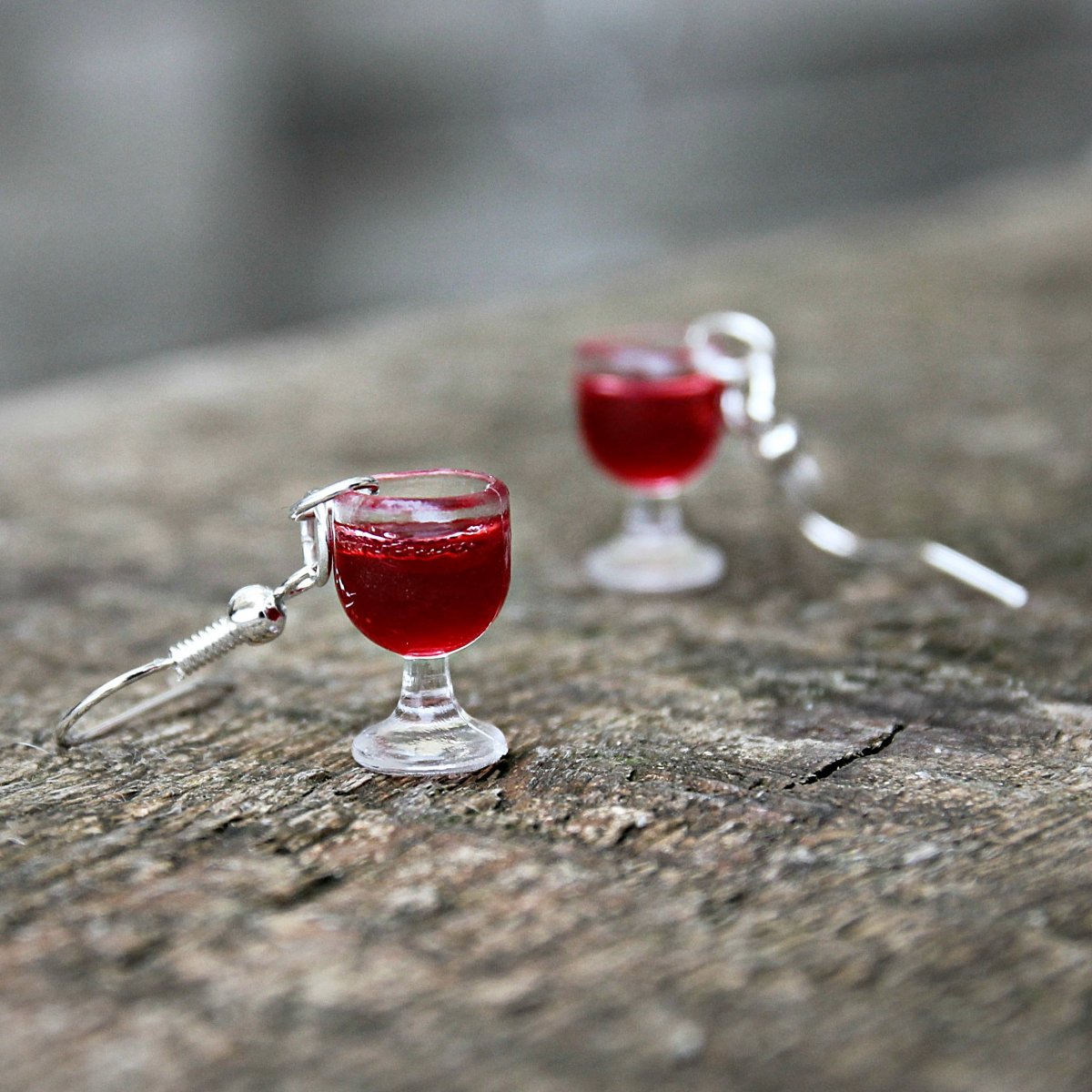 Červené víno sklenky