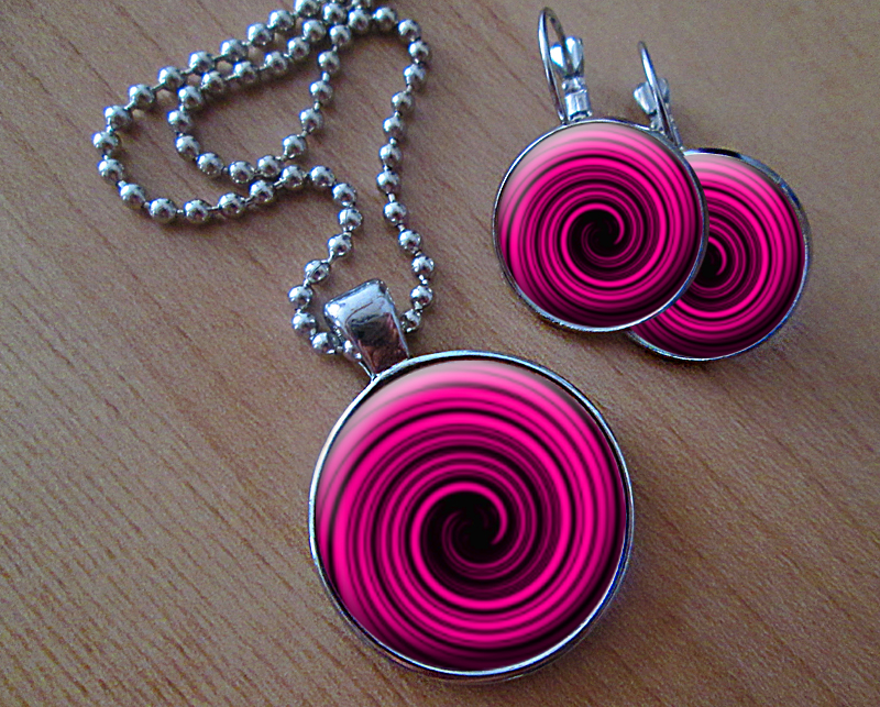 Sada náušniček a přívěsku 