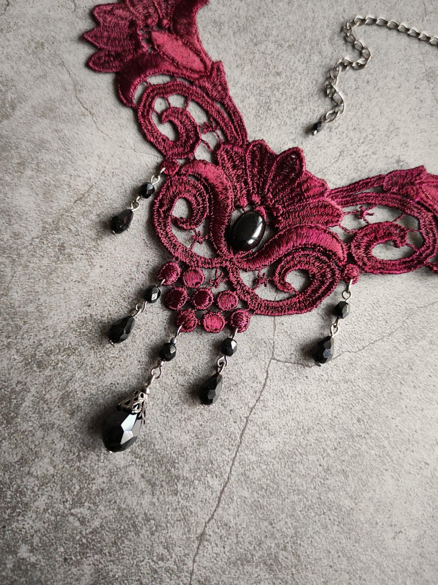 Vínový krajkový náhrdelník s achátem