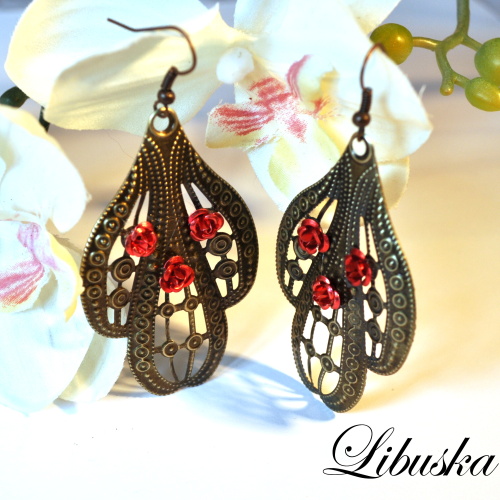 Ornamentové červené růžičky