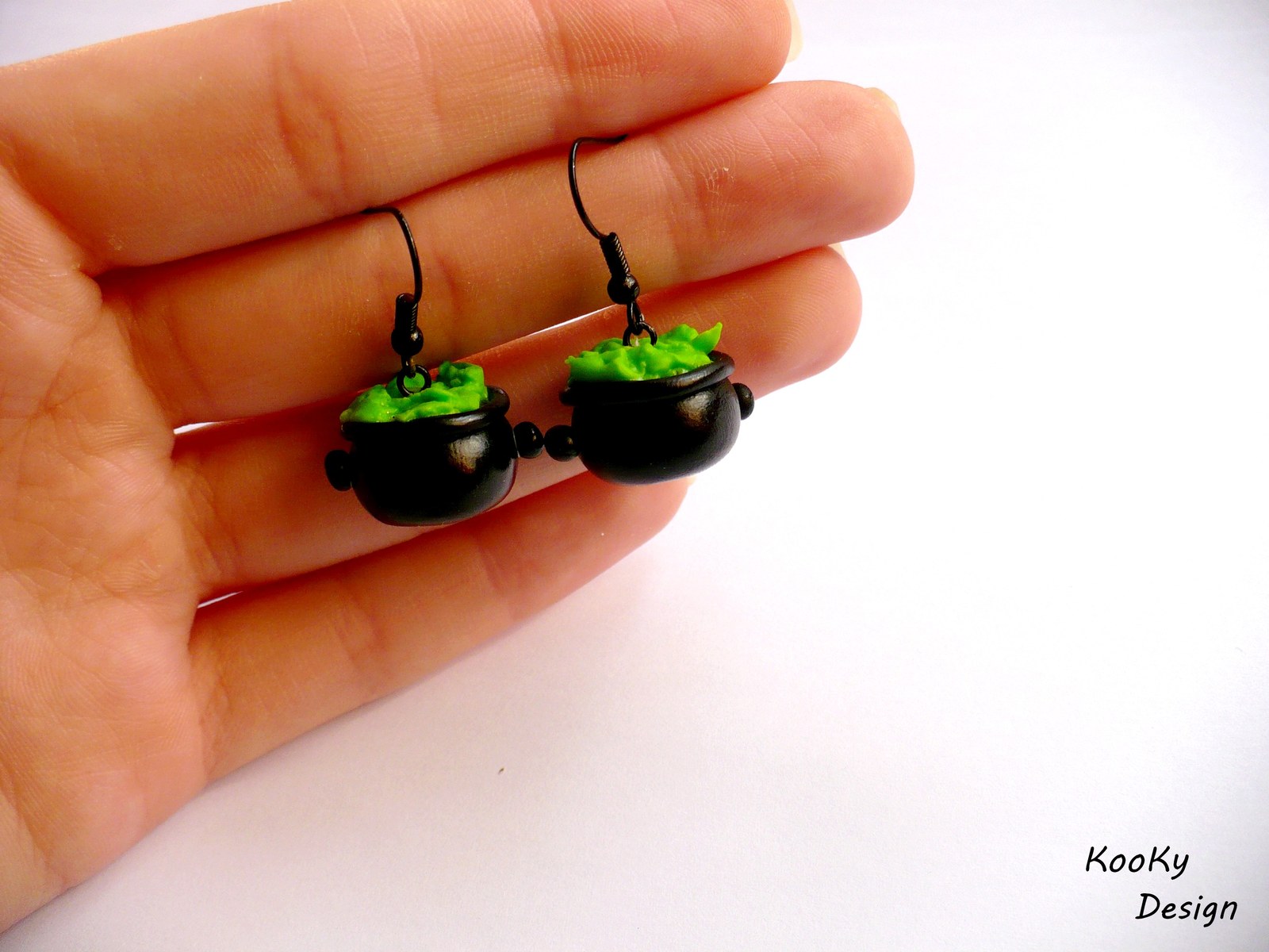 Visací náušnice - čarodějnické kotlíky