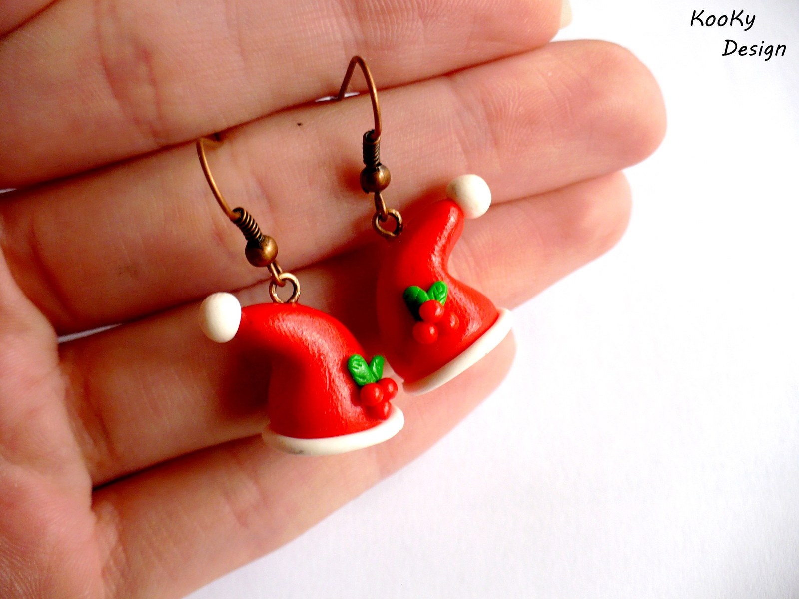 Visací náušnice - vánoční čepičky