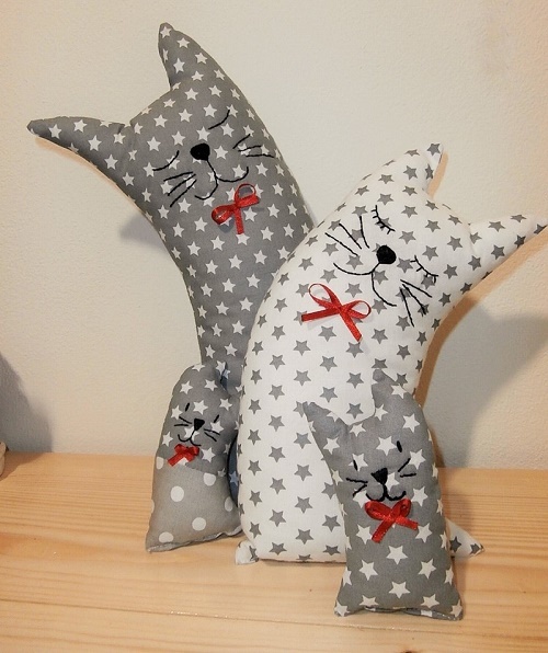 Čtyřčlenná kočičí rodinka