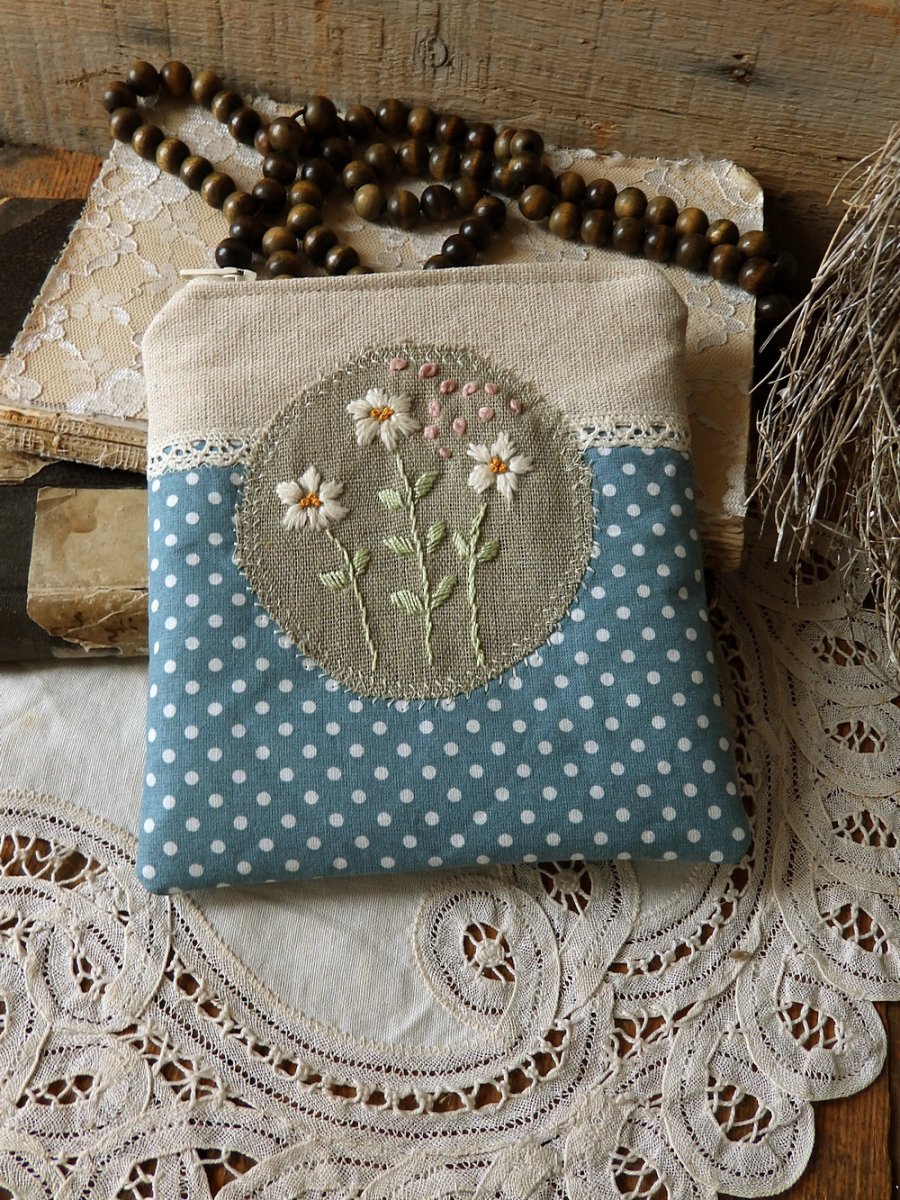 Kosmetická taštička vyšívané kopretiny