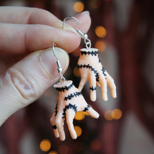 Thing (the adams family) wednesday