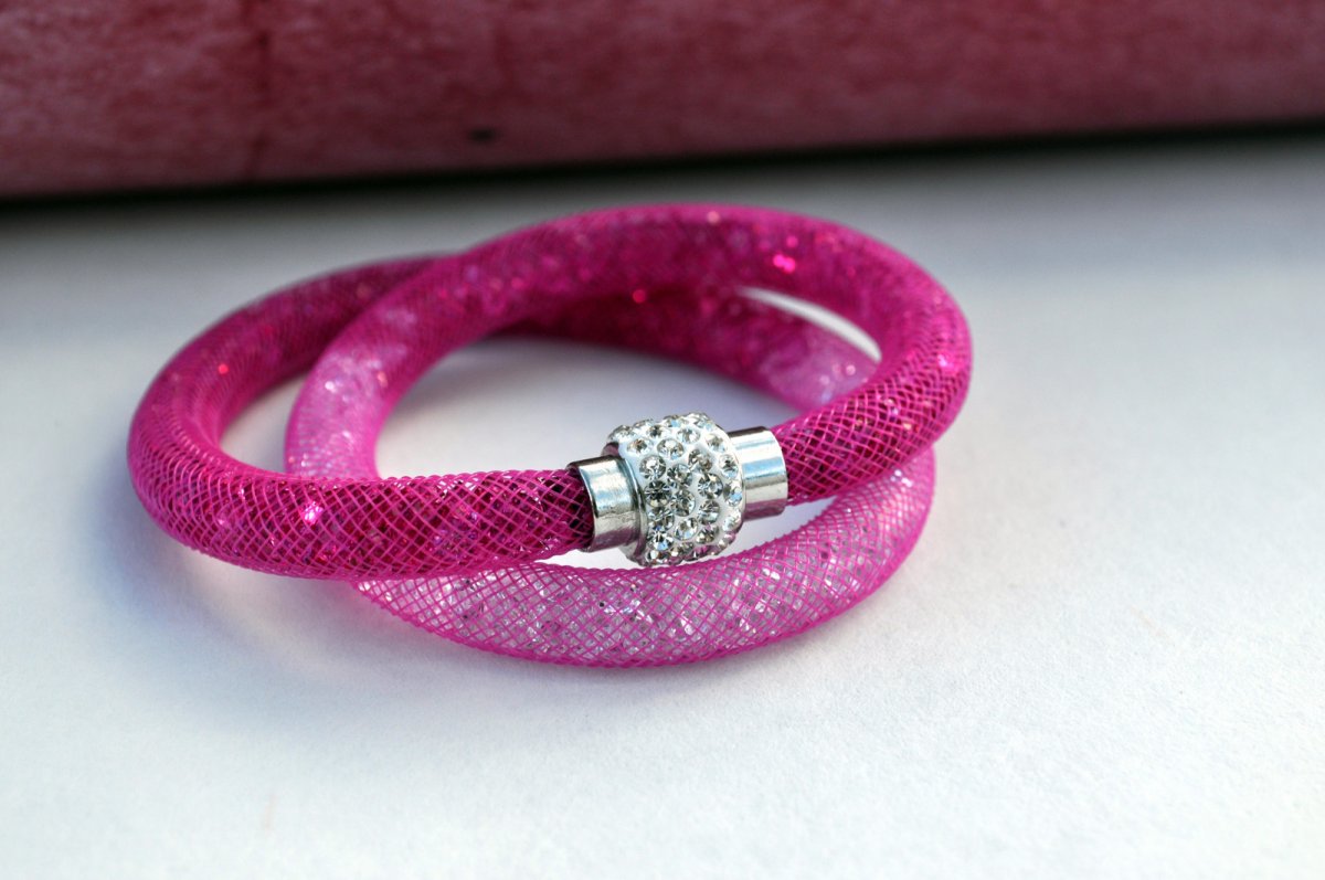 Dutinkový náramek se štrasem růžový