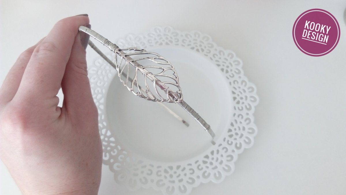 Stříbrná čelenka s lístečkem