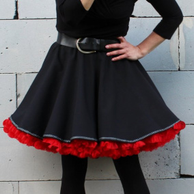 FuFu sukně černá s lemem a s červenou spodničkou