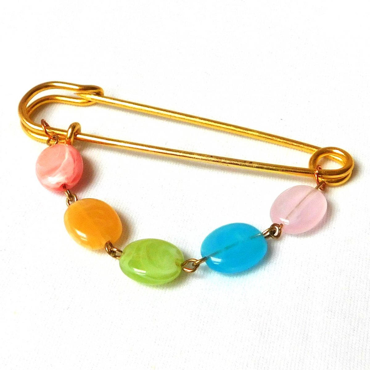 Ozdobný spínací špendlík, lentilky