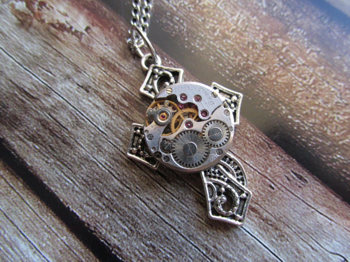 STEAMPUNKOVÝ KŘÍŽEK přívěsek