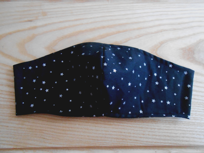 Rouška černá s hvězdičkami barvy stříbrné (102/20)