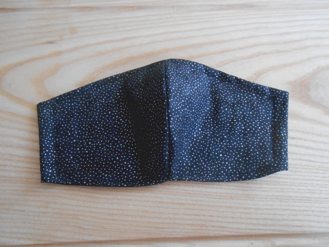 Rouška černá s tečkami barvy stříbrné (168/20)