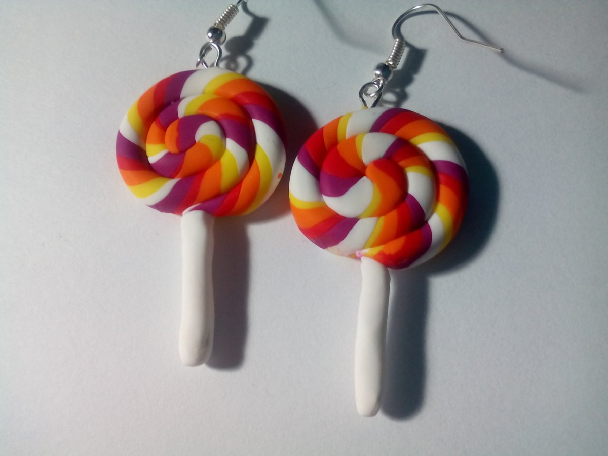 Barevné lízátka z fima