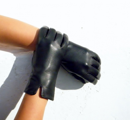 Černé dámské kožené rukavice bezpodšívkové 