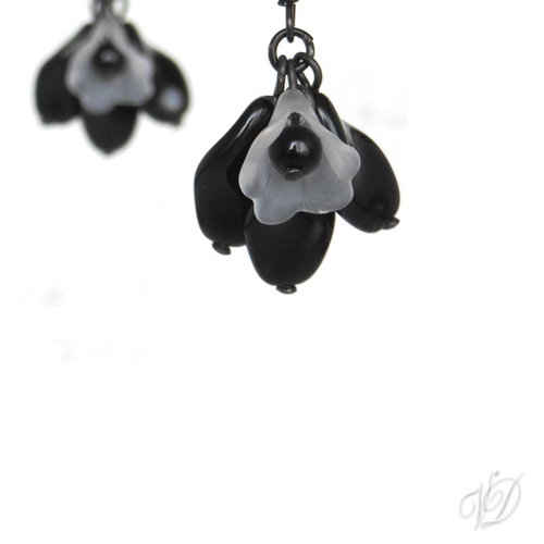 Přívěsek - Květiny černé s bílou kalou (0103P)