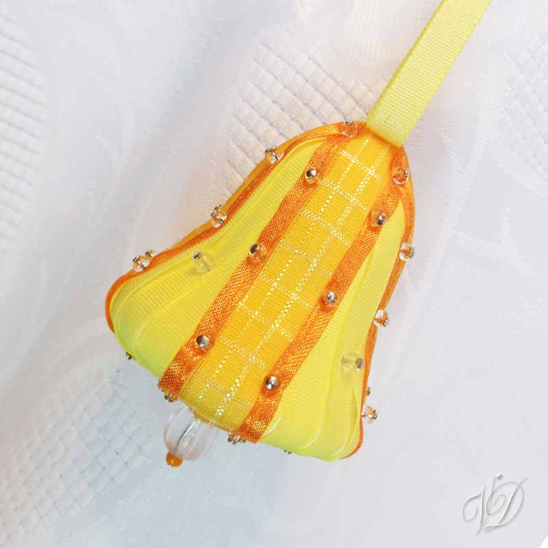 Žlutý zvonek s nádechem oranžové