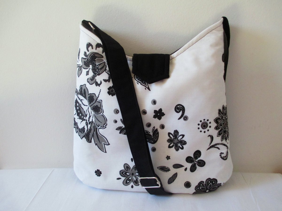 Kabelka bílo- černá