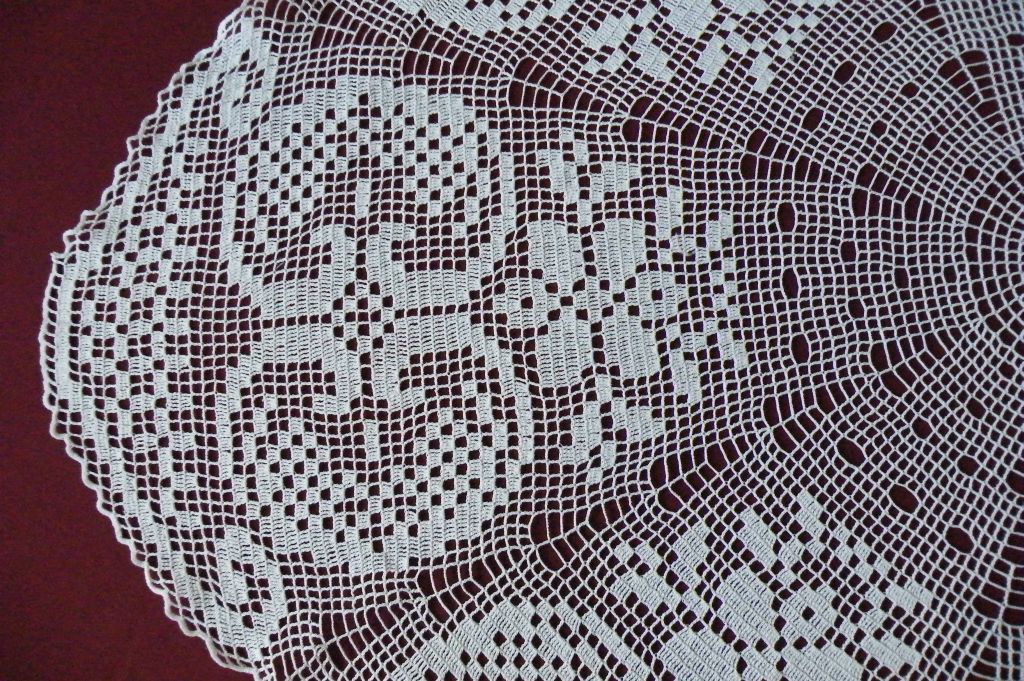 Z truhličky: velký ubrus s květinami