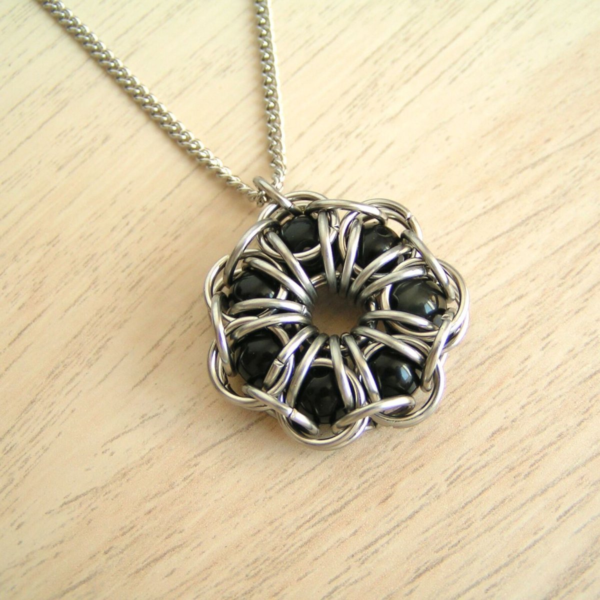 Ocelový květ - obsidián na řetízku