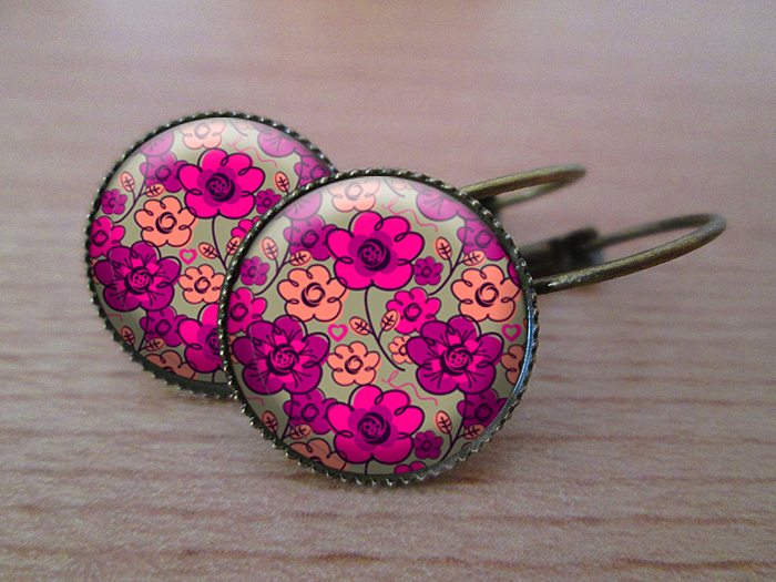 VINTAGE VISACÍ NÁUŠNICE - Záplava kytiček