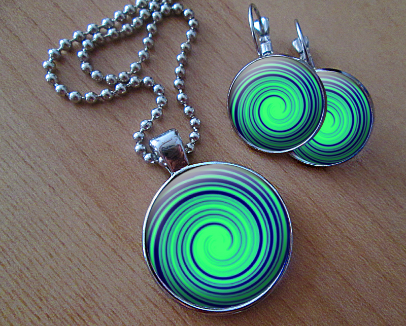 Sada náušniček a přívěsku 