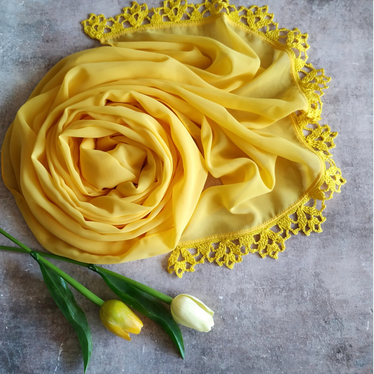 Za sluncem - šifonový šál s krajkou