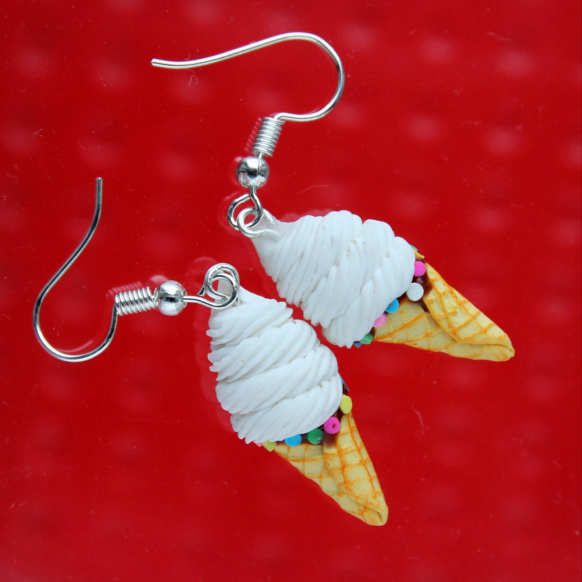 Bílé fimo zmrzlinky točené zdobené kornouty