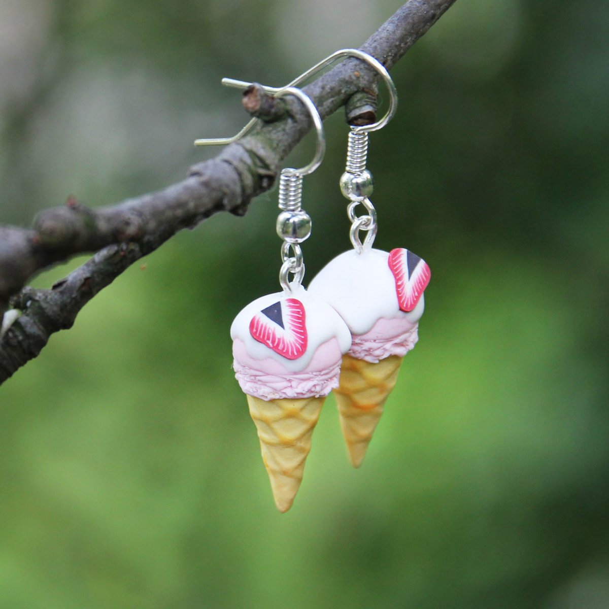 Jahodové zmrzliny s bílou polevou 