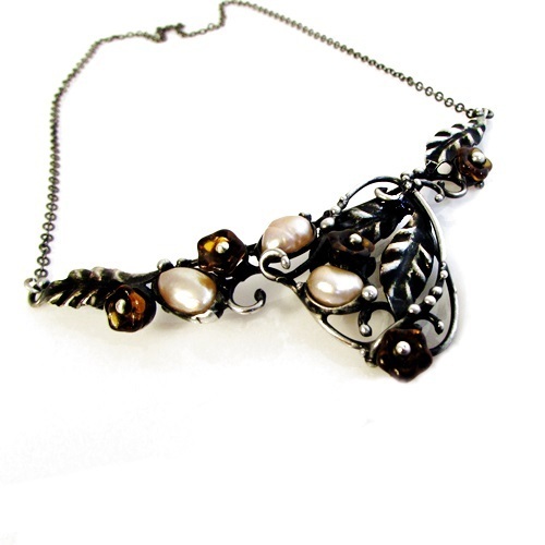 Náhrdelník - květinová dáma